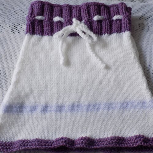 Jupe bébé au tricot,coloris blanc,violet et mauve,taille 12/18 mois.