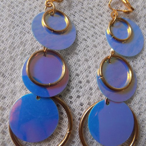 Boucles d'oreille clips,coloris bleu et or,,perles disque et anneaux.