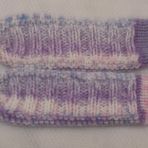 Sur-chaussettes,chaussettes de portage bébé au tricot,coloris multicolore.