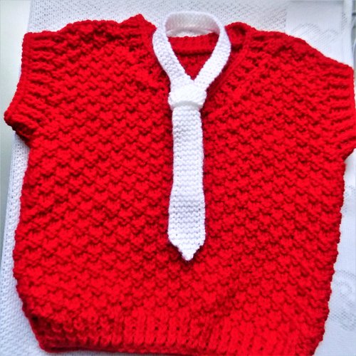 Ensemble pull rouge et cravate blanche au tricot pour bébé,taille 9 à 12 mois.