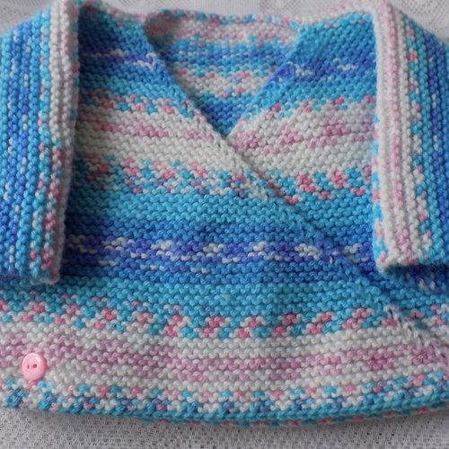 Brassière , gilet bébé au tricot,coloris multicolore,taille 0/3 mois.