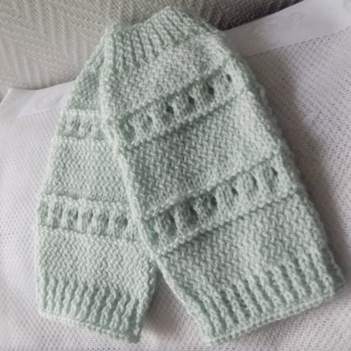 Paire de jambières,guêtres réalisée main au tricot,coloris vert pâle.