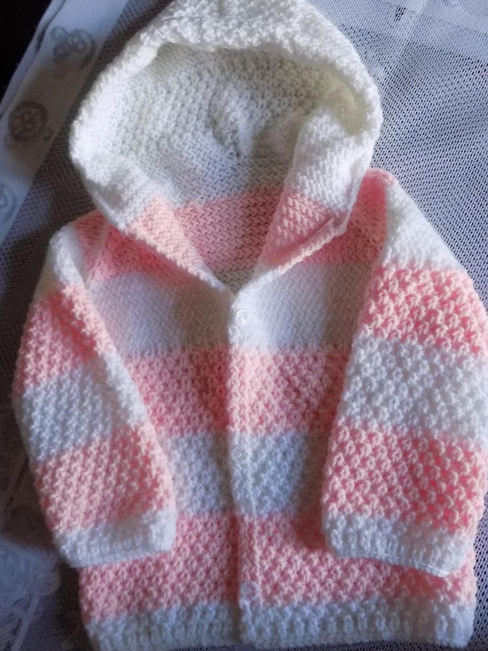 Chaussons bébé fille en tricot maille acrylique rose layette brodé Mon Ange  gris argenté