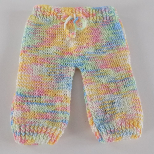 Pantalon bébé tricoté main , coloris multicolore , taille prématurés/naissance.