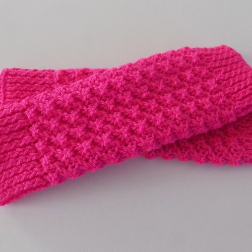 Paire de jambières enfants tricotée main coloris rose taille 5/6 ans.