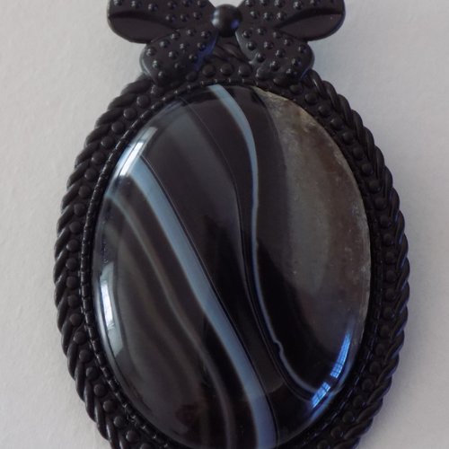 Grande broche ovale noire cabochon pierre naturelle lapis lazuli coloris noir/gris/beige.