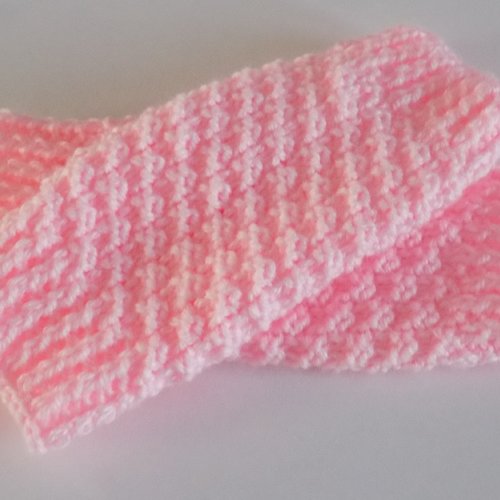 Jambières bébé tricotées main coloris rose taille 6/9 mois.