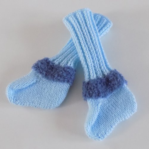 Chaussons chaussettes bébé tricot main , coloris bleu , taille 0/3 mois. -  Un grand marché