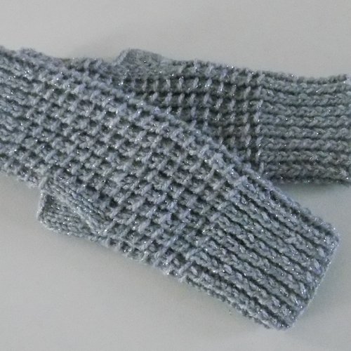 Paire de mitaines avec pouce , tricotée main , coloris gris brillant.