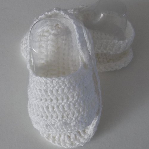 Sandales blanches crochetées main , taille 6 mois.