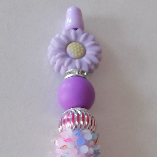 Stylo parme à perles , forme fleur , ronde , lilas/rose/argent , grand strass multicolore.