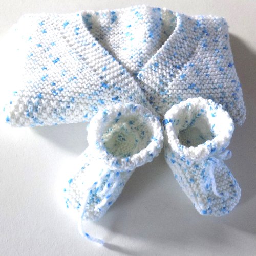 Layette , ensemble brassière et chaussons , coloris blanc/bleu,0/3 mois.