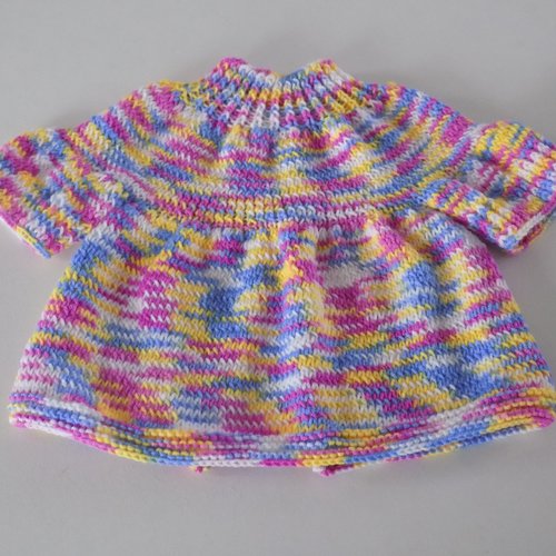 Layette, brassière tricotée main , multicolore , taille prémas/naissance.