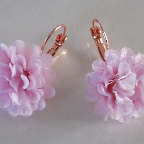 Réservée pour evelyne, boucles d'oreille dormeuses, fleur tissu, coloris rose.
