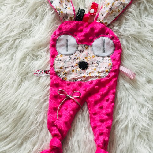 Doudou plat et son attache tetine