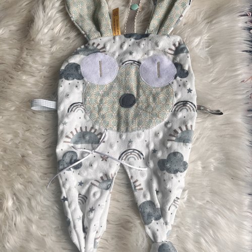 Doudou plat et son attache tetine