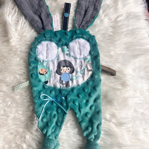 Doudou plat et son attache tetine