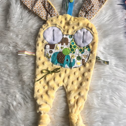 Doudou plat et son attache tetine