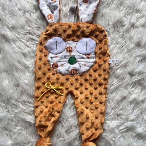 Doudou plat et son attache tetine