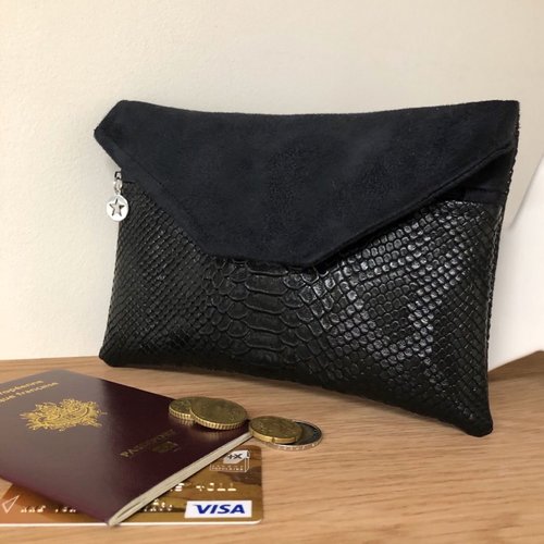 Portefeuille femme noir simili cuir crocodile /compagnon de sac à rabat / porte monnaie zippé, porte chéquier personnalisable 