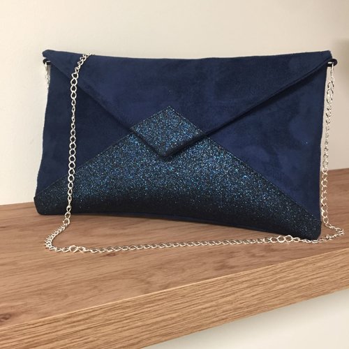 Sac à Main Pochette En Daim Plissé Bleu Marine - Fermeture Magnétique - Bandoulière Dorée Incluse - Dimensions 13 X 26 X 5,5 Cm - Idéal Soirée, Mariage, Bal