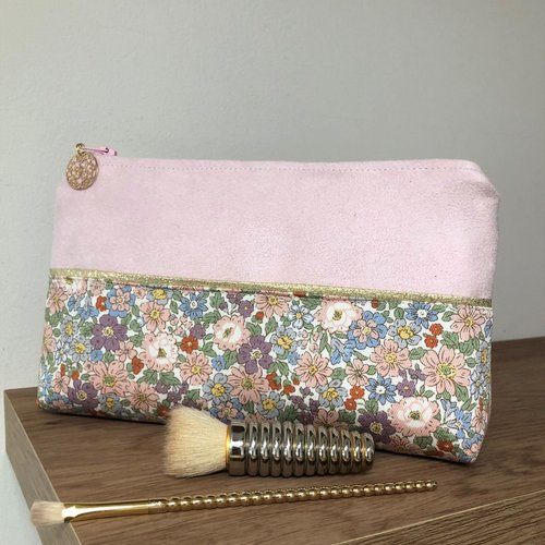Trousse maquillage rose et dorée, petites fleurs pastel / pochette zippée en suédine et tissu japonais fleuri / cadeau personnalisable