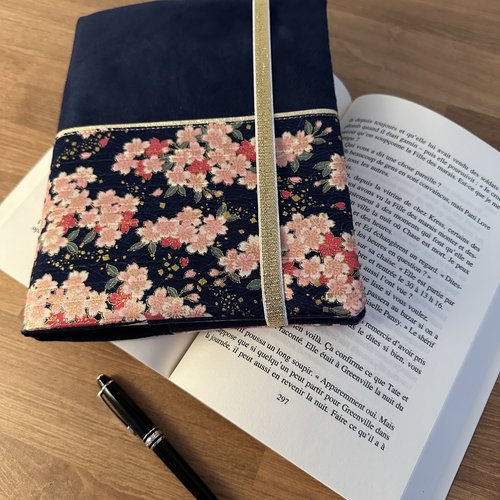 Protège livre bleu marine et doré, tissu japonais / housse agenda sur mesure / etui notebook personnalisé