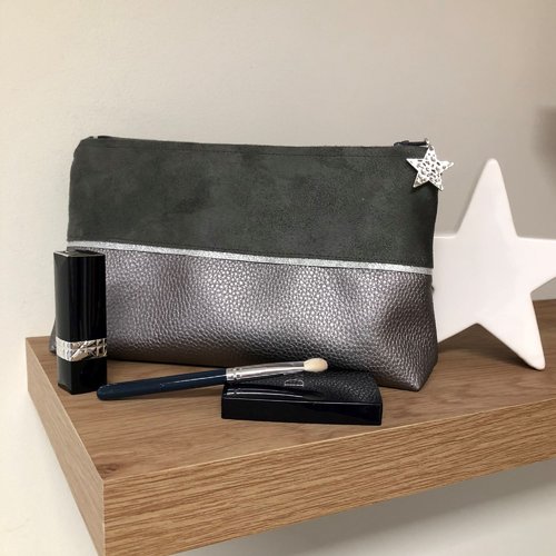 Pochette maquillage gris souris et argenté / trousse de sac, suédine et simili cuir irisé / cadeau personnalisable