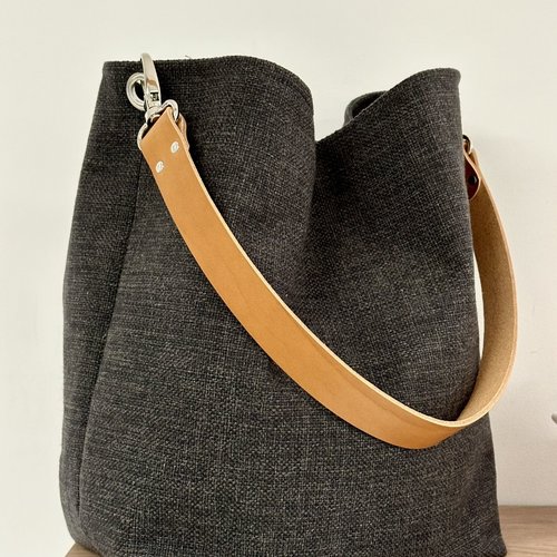 Sac porté épaule lin gris anthracite, anse cuir amovible / sac hobo en toile de lin anthracite, anse cuir fauve ou marron