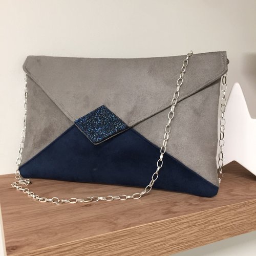 Pochette soirée gris taupe, bleu marine à paillettes / sac chaînette forme enveloppe, en suédine personnalisable