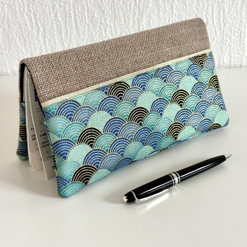 Porte chéquier en lin beige et tissu japonais vagues turquoise et doré / etui chéquier personnalisable