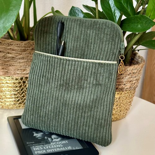Pochette kobo en velours cotelé / housse liseuse numérique avec poche / etui zippé kindle personnalisable