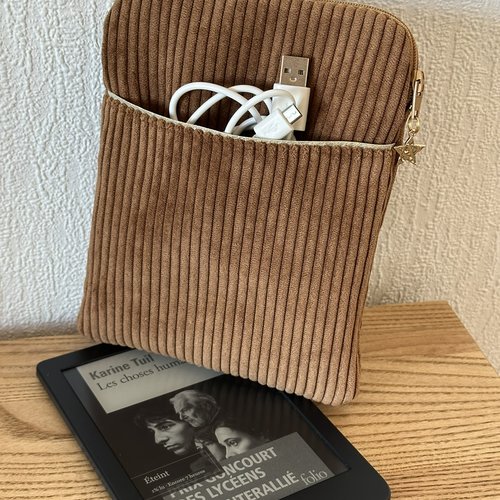 Pochette kobo en velours cotelé camel / housse liseuse numérique avec poche / etui zippé kindle personnalisable