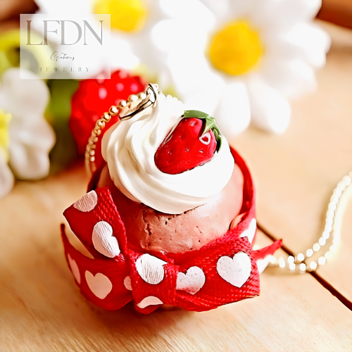Collier cupcake fraise en fimo, pendentif gâteau, bijoux gourmands
