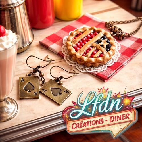 Collier tarte myrtille, pendentif tarte aux fruits, boucles d'oreille cartes à jouer, bijoux usa, bijoux gourmands