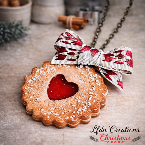 Collier biscuit linzer en fimo, pendentif biscuit de noël, collier coeur, bijoux gourmands
