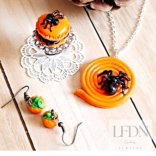 Bijoux halloween, bague macaron en fimo, bague araignée, collier réglisse, boucles d'oreille citrouilles