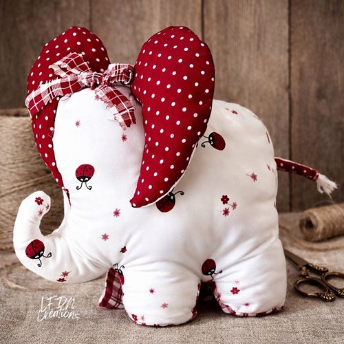 Éléphant en tissu, décoration animaux en tissu, doudou éléphant