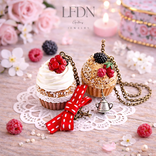 Collier cupcake fimo, bijoux gourmands, pendentif gâteau framboise