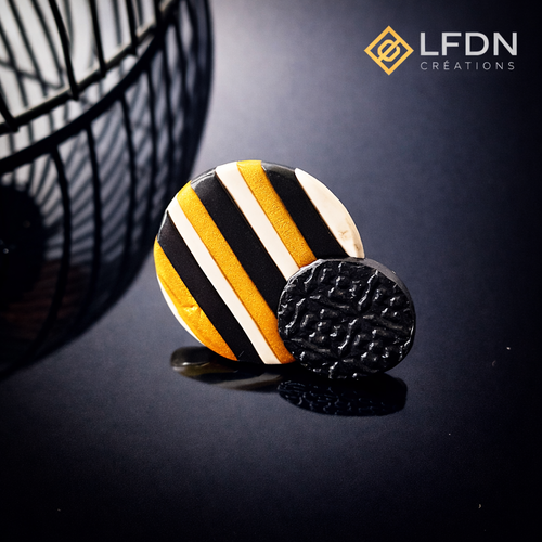 Bague “comme ci comme ça” – double cercle graphique or/noir/blanc en pâte polymère