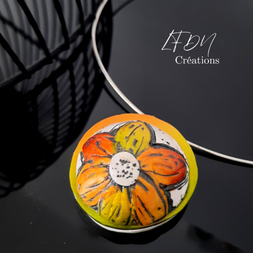 Collier pendentif fleur graphique, fleur en fimo, bijoux polymère de créateur