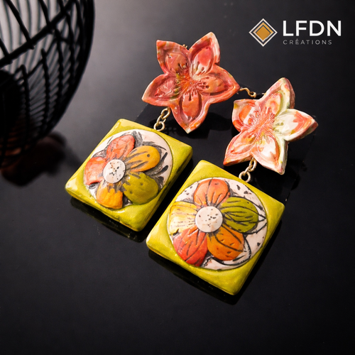 Boucles d’oreille clips “graphik” – fleurs relief & design graphique en pâte polymère