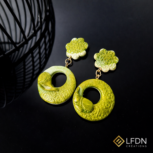 Boucles d’oreille “fusion amazone” – design contemporain en pâte polymère