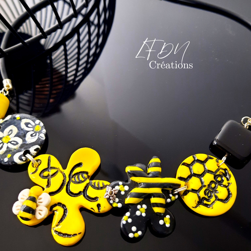 Collier breloques polymère, collier abeille en fimo, bijoux fleurs, bijoux polymère de créateur