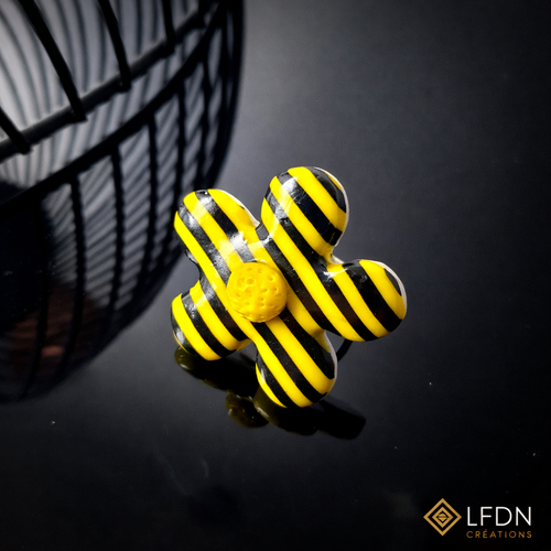 Bague marguerite zébrée – collection “c le printemps” en pâte polymère