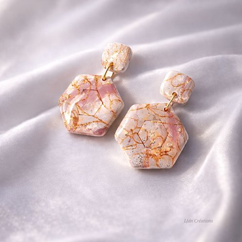 Boucles d 'oreille losanges marbré rose et rose en argile polymère elegance