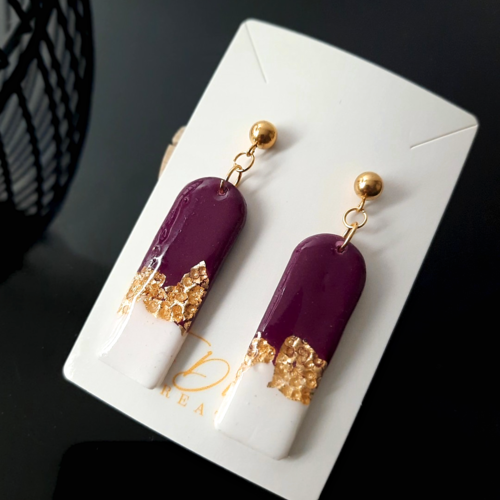 Boucles d'oreille longues violet blanc et or en argile polymère elegance