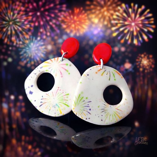 Boucles d'oreille moderne multicolore fiesta en argile polymère et résine