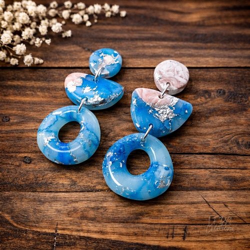 Boucles d'oreille modernes polymère et résine effet quartz bleu, rose et argent