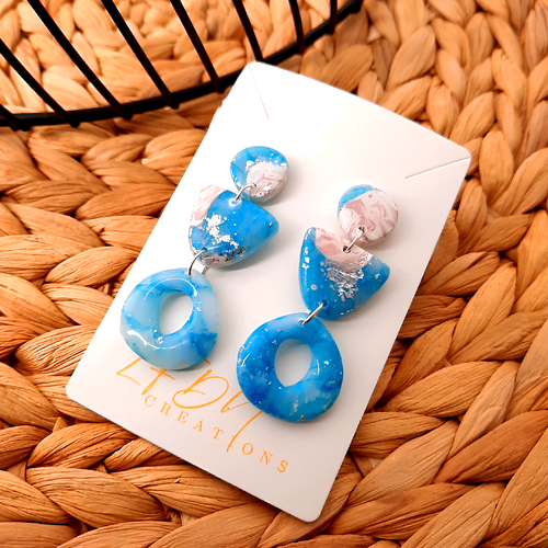 Boucles d'oreille modernes polymère et résine effet quartz bleu, rose et argent